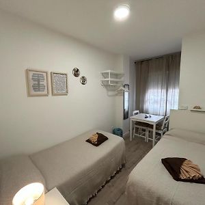 Habitación Estándar con 2 Camas Individuales